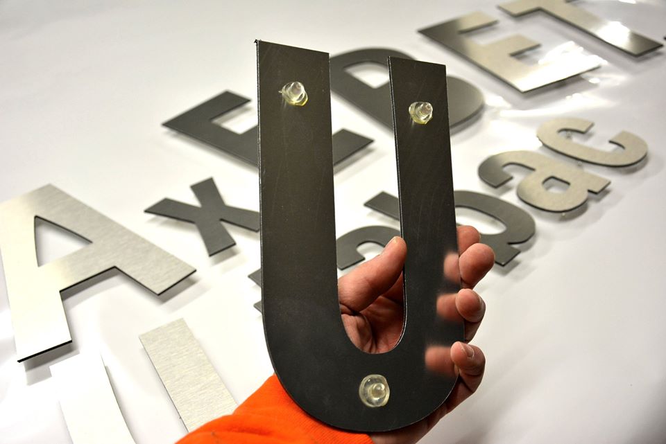 entretoises de fixation pour lettres découpées en aluminium
